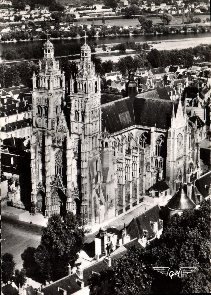 A Catedral — Tours (Indre-et-Loire) — Gaey - Frente