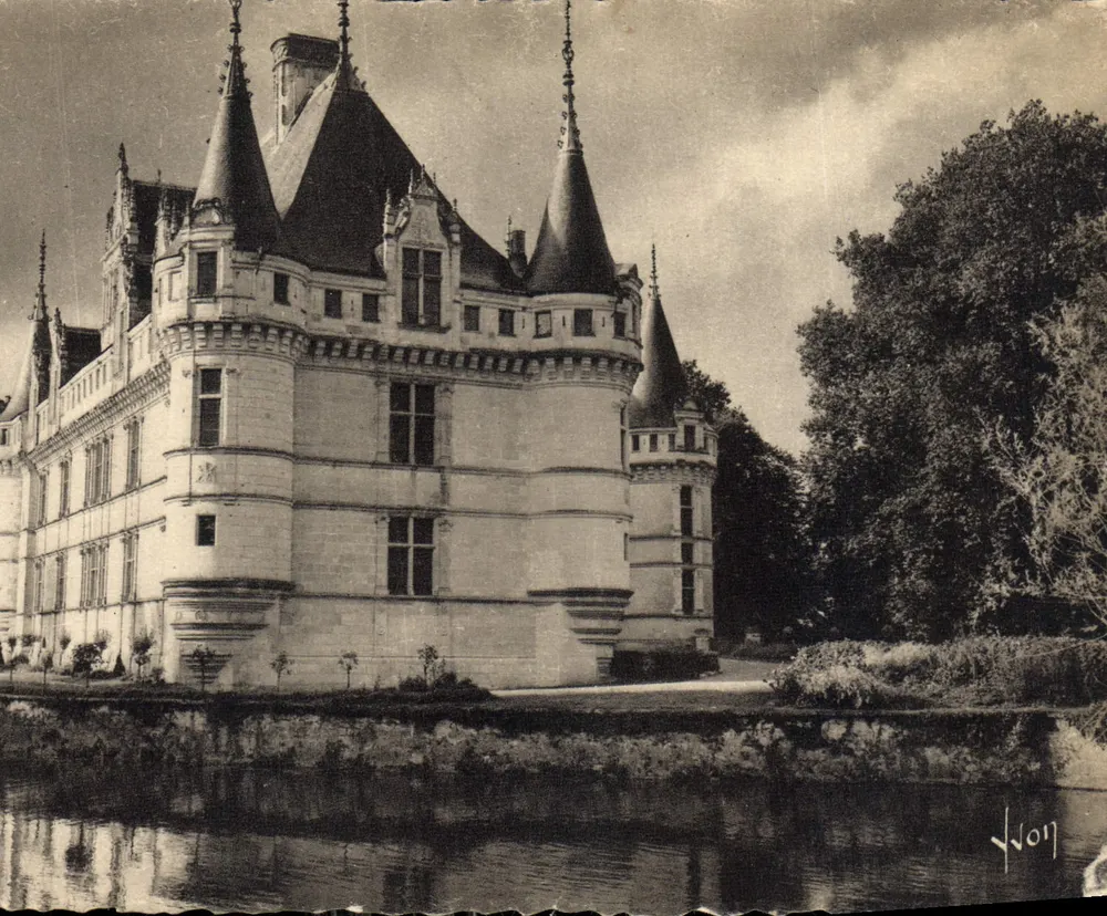 Castelo de Azay-le-Rideau — visão do castelo com canal — editor Yvon, n°42 - Frente