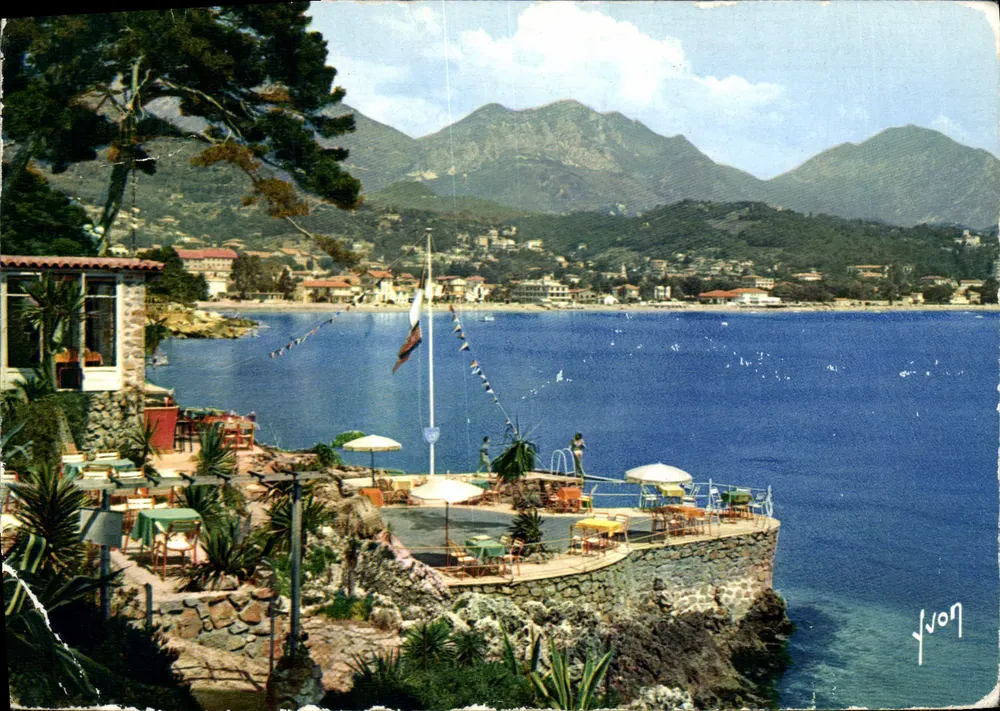 Terrasse no Cap Martin — vista do golfo de Menton — editor YVON, n°301 - Frente