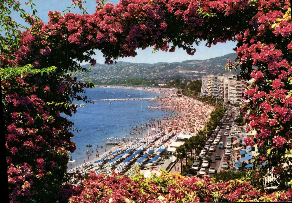 Juan-les-Pins — Ansicht der Strandpromenade und Avenue Guilloumont — Verlag MAR, Nr. 8466 - Vorderseite