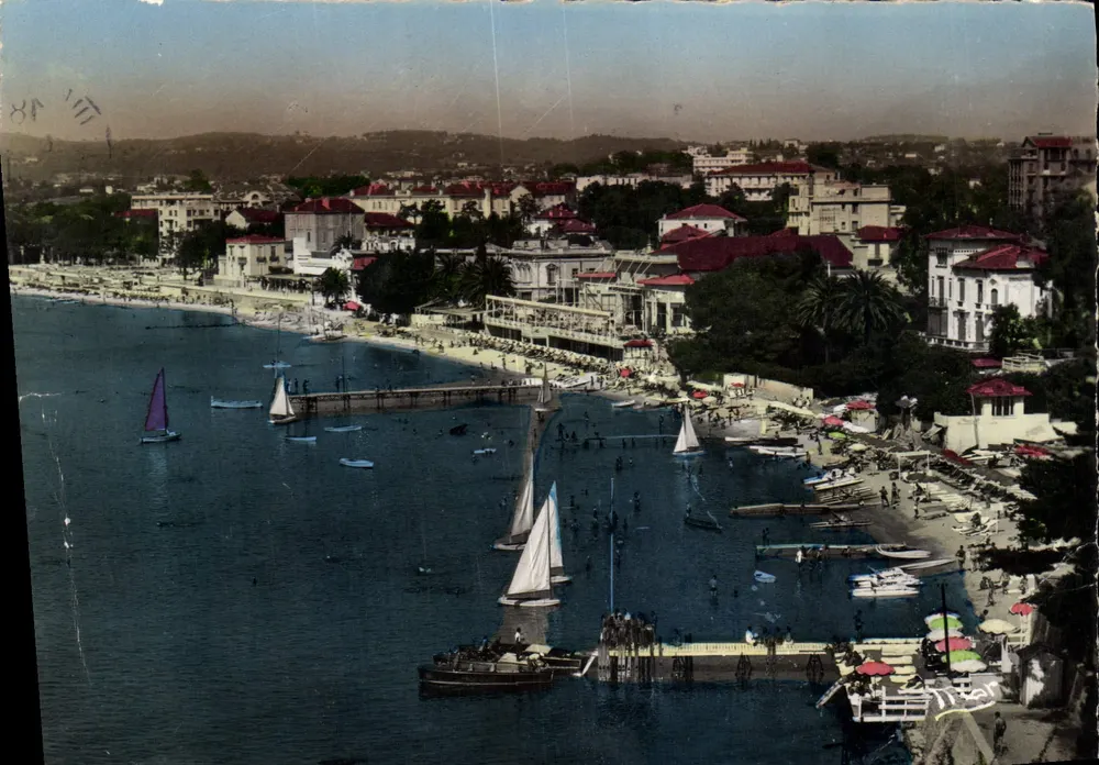 Juan-les-Pins — Visão do hotel Belles Rives — Editor: Plage Sports - Frente