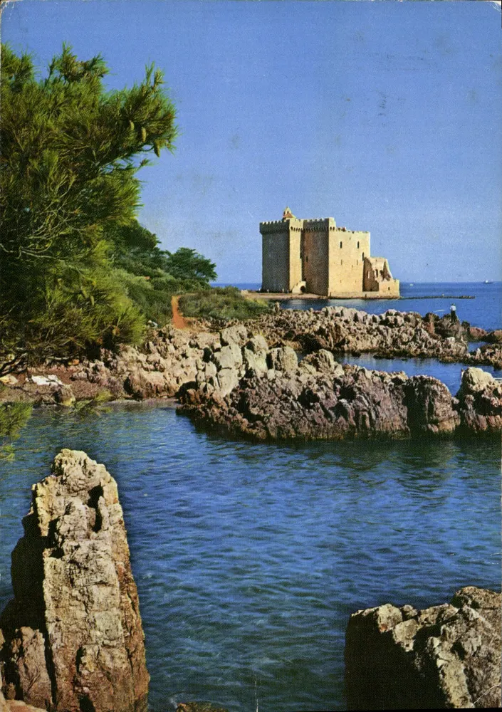 Ruínas do antigo castelo de Lérins — Arredores de Cannes-06 — Edições d'Art Montluet - Frente