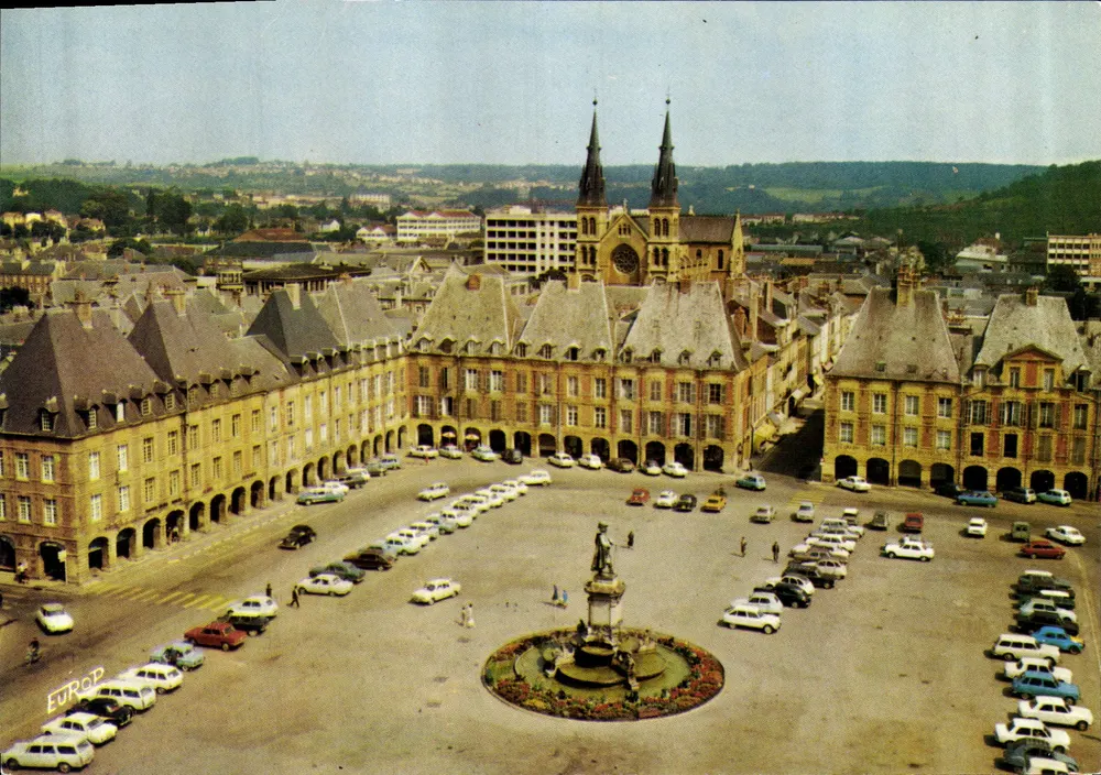 Praça Ducale — Charleville-Mézières (Ardennes) — Edição 'Europ' n°126, Pierron - Frente