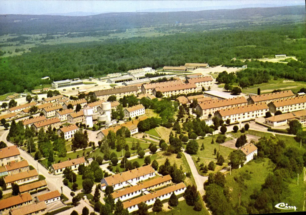 Le Valdahon (Doubs) — acampamento militar — Éditions et Impressions Combier / Mâcon, n° C3 25578-1-1754 - Frente