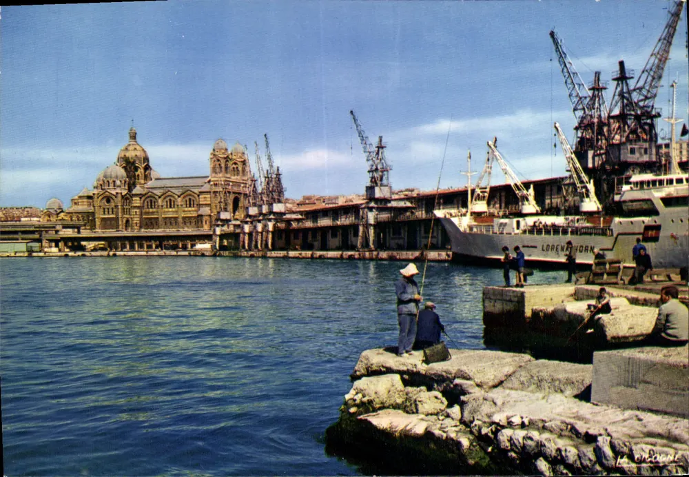Marselha (13) — O Porto e a Catedral — Edições Hachette - Frente