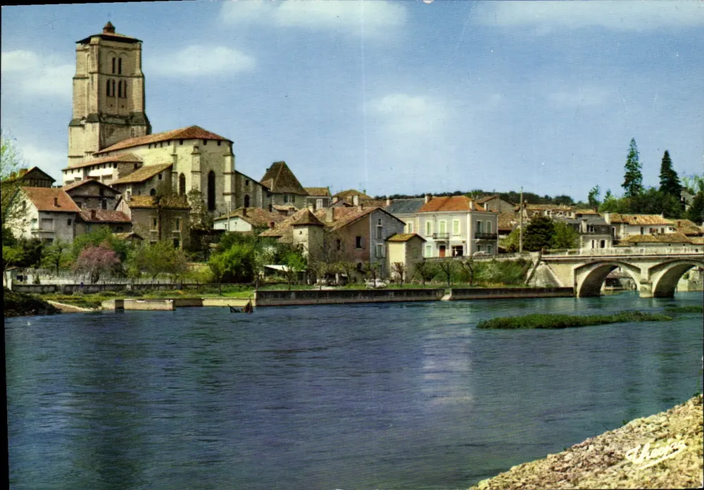 Saint-Astier (Dordogne) — Allgemeiner Blick und die Ufer der Isle — Éditions Réunies, Panazol - Vorderseite