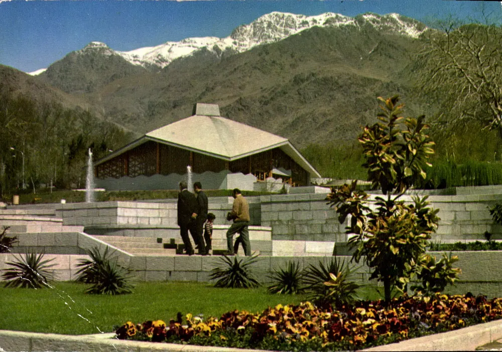 Parque Sahebgharanieh — Shemiran, Irã — editor Becamai, n°5 F - Frente