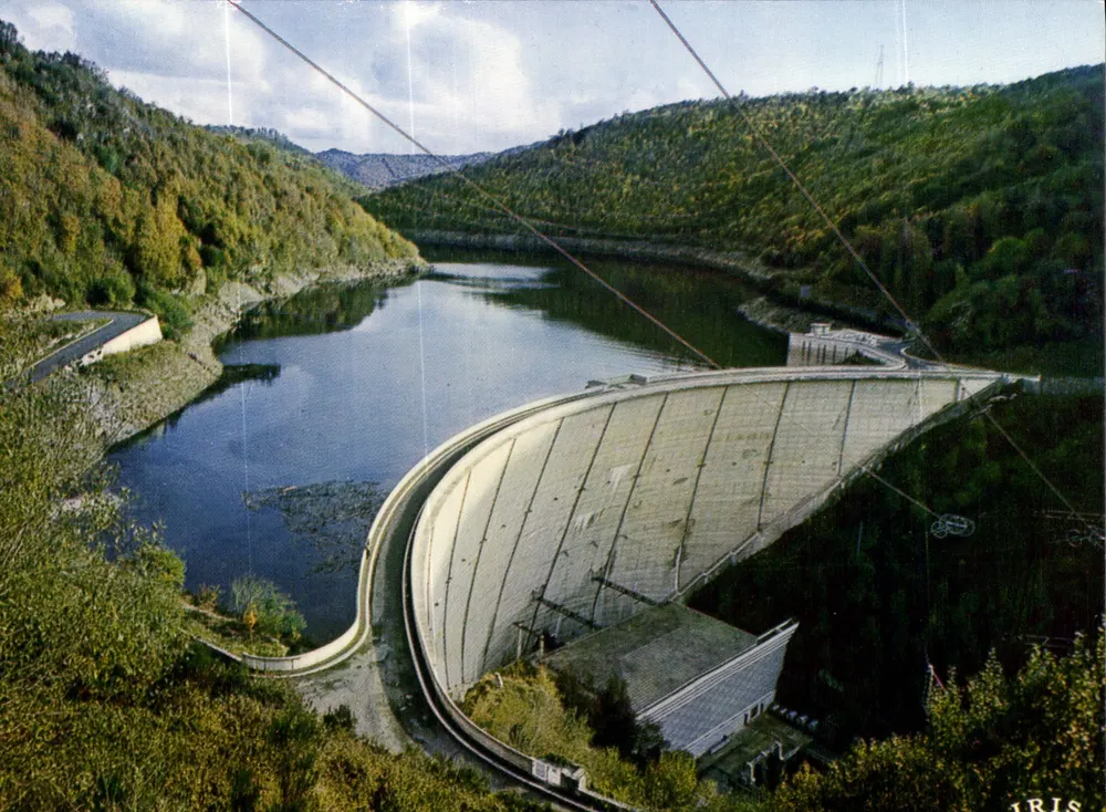 Barragem de Enchanet — Monts du Cantal — Éditions de Larrieu - Frente