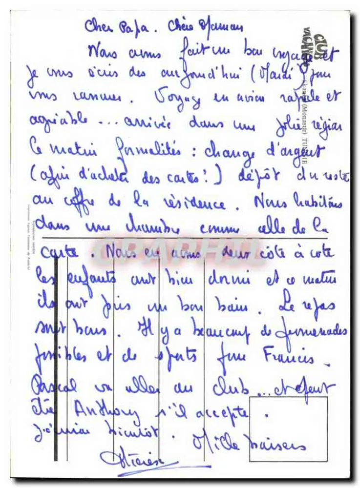 Jardim florido com casa branca — vista da residência do Club Vacances em Sidi Bou Said — editor - Verso