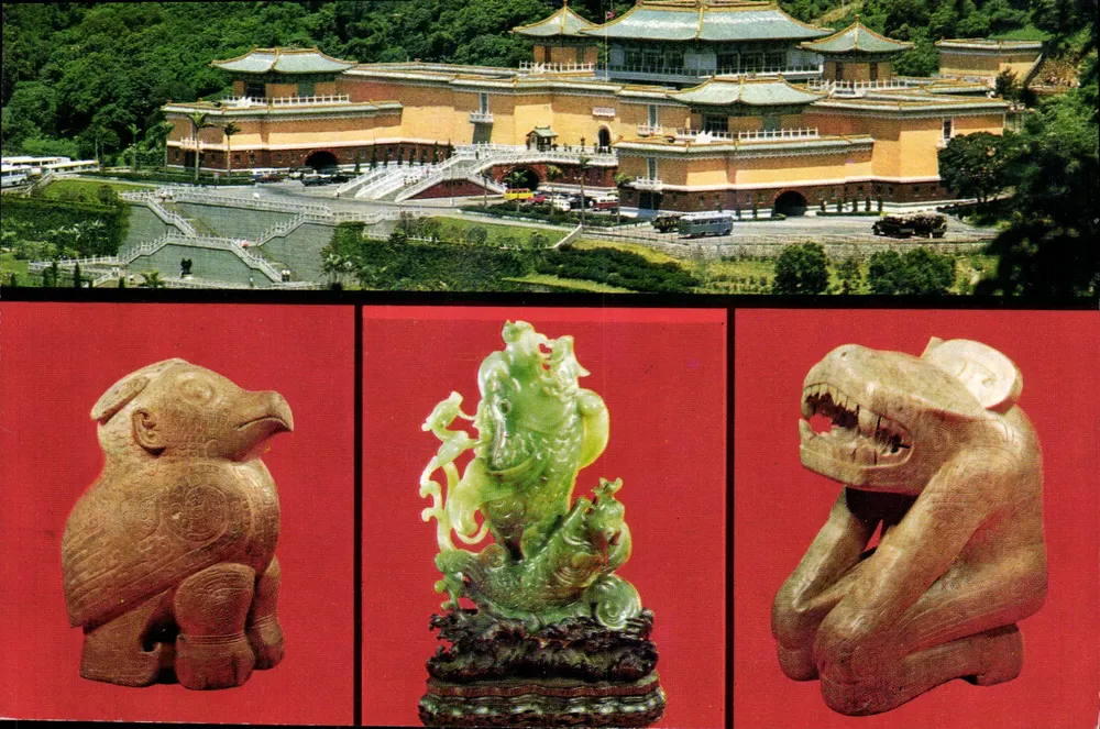 National Palace Museum, Taipei — Skulpturen und Gebäude - Vorderseite