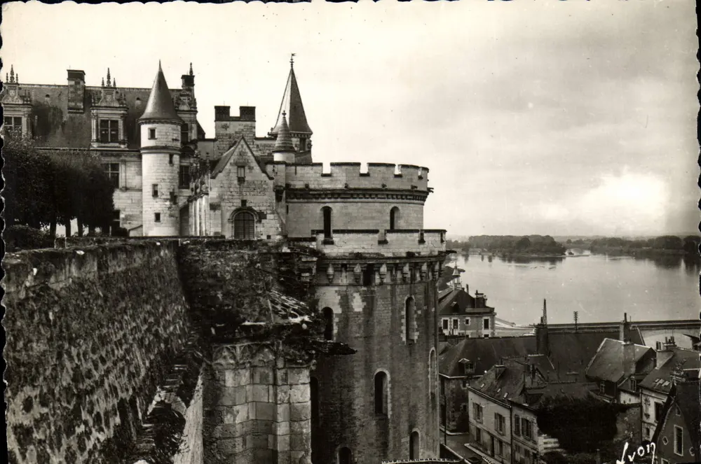 Amboise (Indre-et-Loire) — Das Schloss, östlicher Teil und die Loire — Éditions d'Art Yvart, Paris - Vorderseite