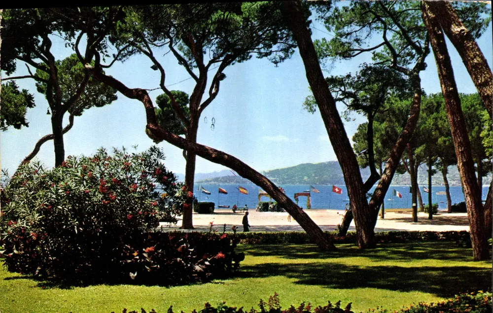 JUAN-LES-PINS — Vista do parque e do mar — Editor S.E. do Golfe de Juan - Frente