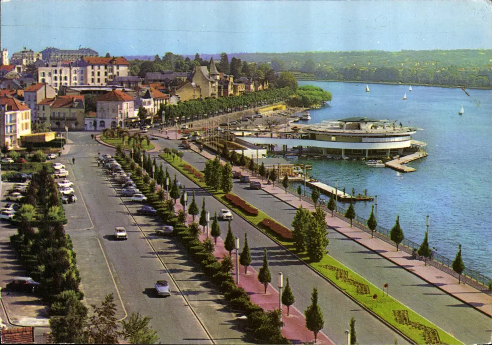 Vichy — O Plano d'Água e a Rotonda — Vichy - Frente