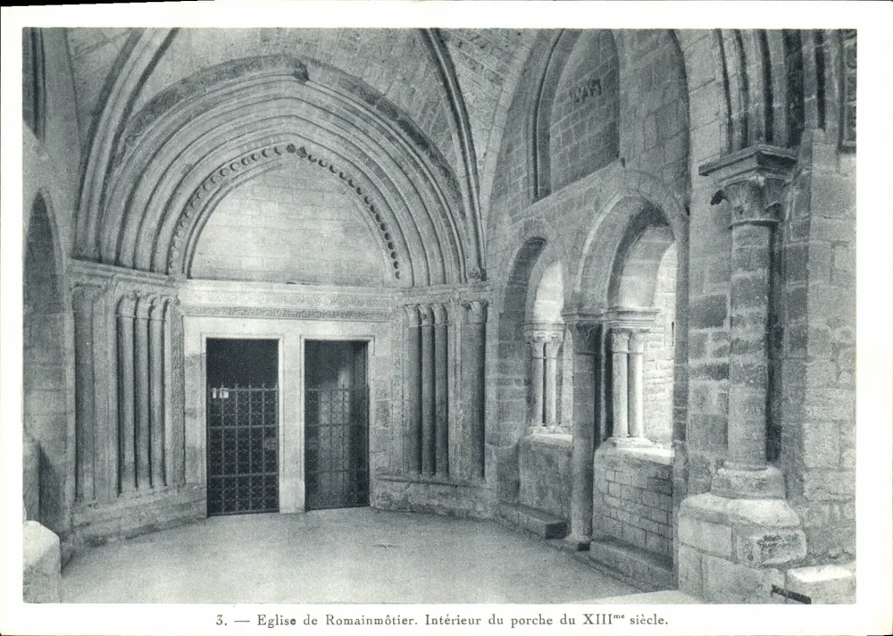 Kirche von Romainmôtier — Innenansicht des Portalbereichs des 13. Jahrhunderts — Phot. de Jongh, Lausanne - Vorderseite