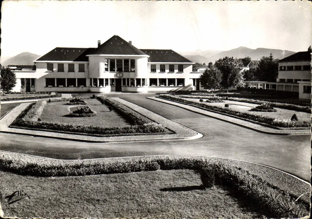 Hôpital Psychiatrique de Lannemezan « H. - P. » — La Cour d'Honneur et le Bâtiment Administratif — Éditions ALIX — Banyettes de Bigorre - Recto