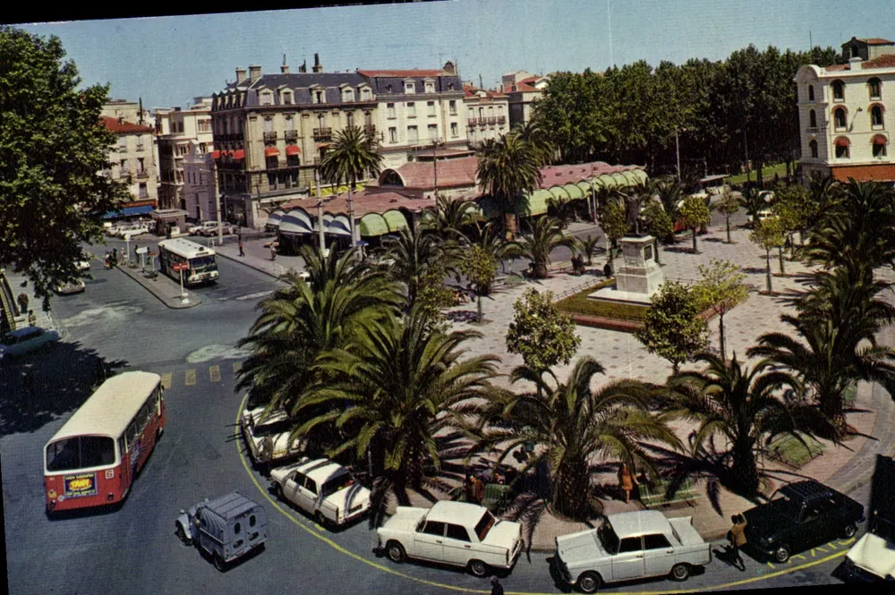 Perpignan — La place Arago et le palmarium — Éditions Réunion - Vorderseite