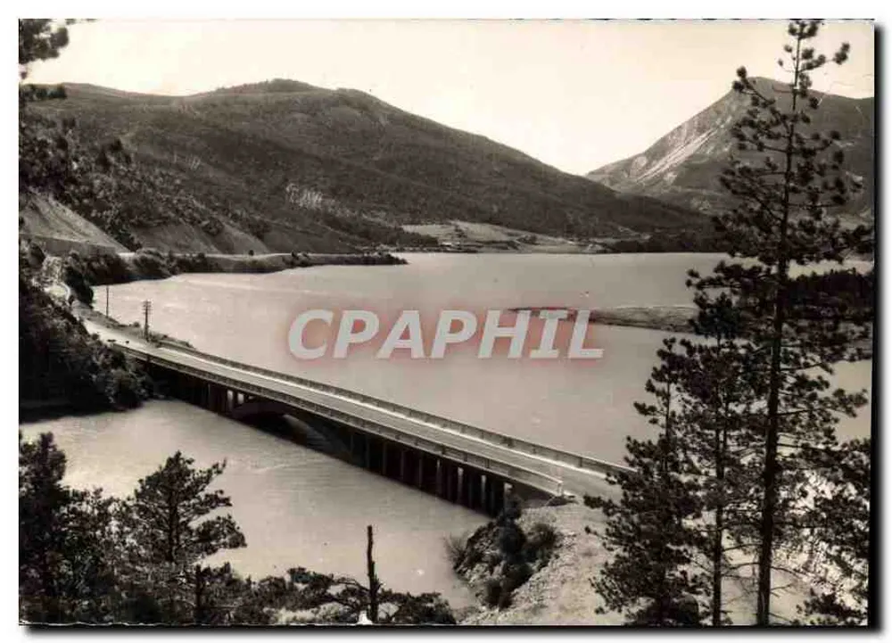 Pont Julien sur le barrage — vue du lac et des montagnes — Photo Guy Franc-Pattin, Castellane - Frente