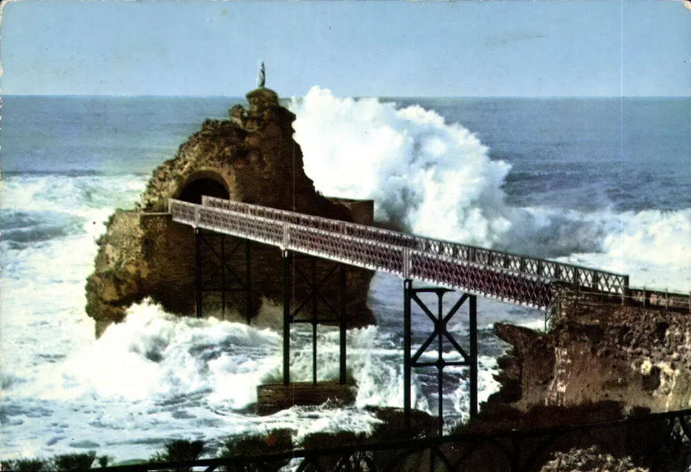 Biarritz - A Tempestade no Rocher de la Vierge — editor D.L. 71 - C° dos Arts Photomécaniques - Frente