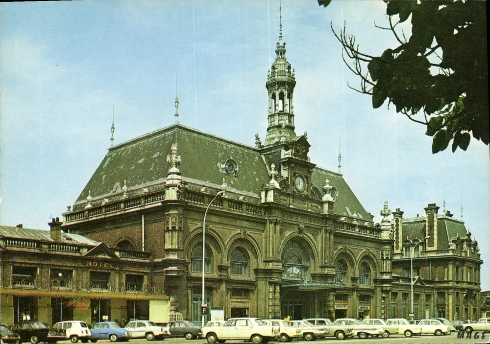 Estação de Valenciennes — Vista do edifício com carros da época — Edição MAGE - Frente