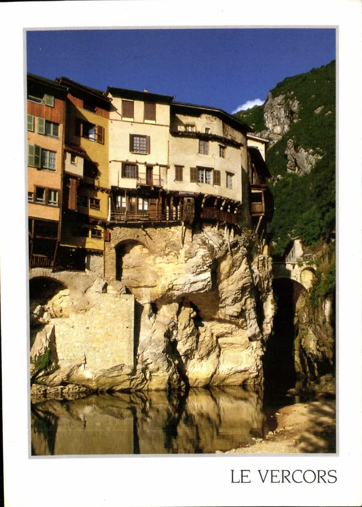 Le Vercors — casas sobre falésia — Foto Scope - J. Sierpinski, n° 89B - Frente