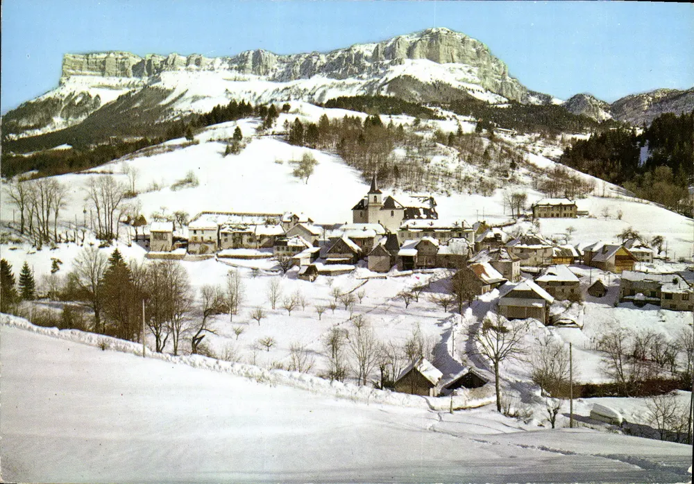 Entremont-le-Vieux — winterliche Ansicht mit dem Mont Granier (1498 m) — Éditions Jansal - Vorderseite