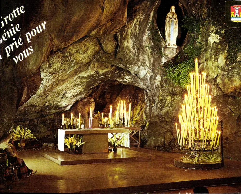Gruta de Lourdes — Santuário da Virgem — Edição Dino A. Doucet, N°46 - Frente