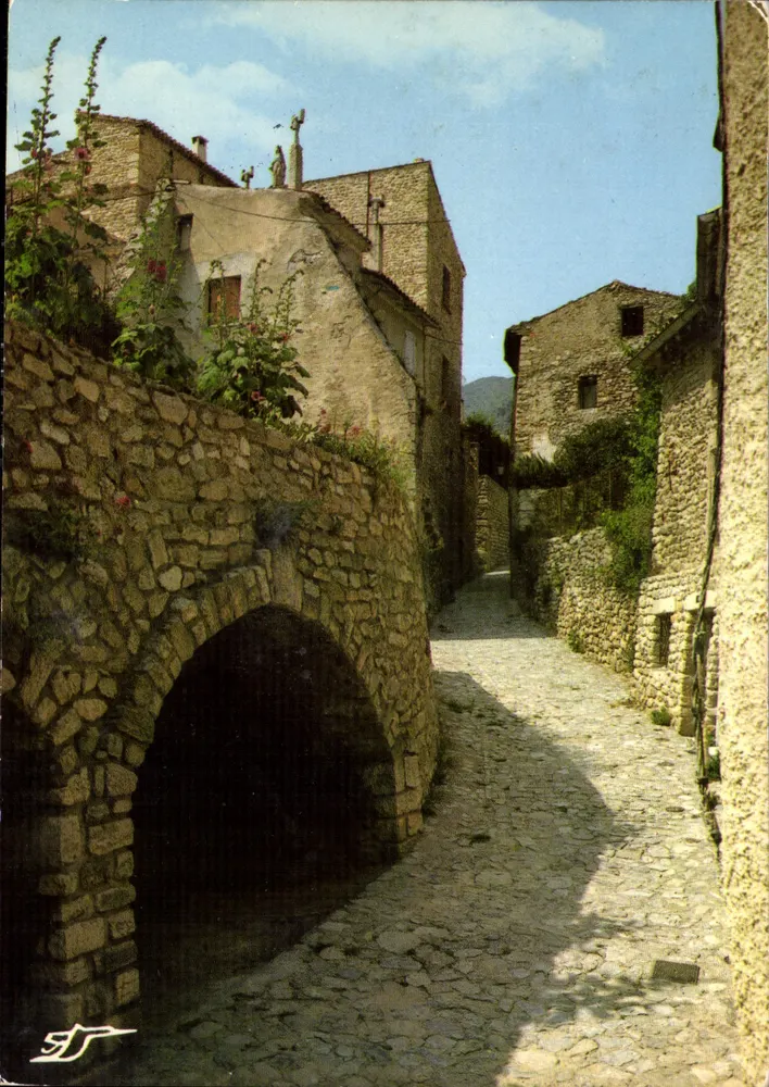 Nyons (Drôme) — Rue Velha — n°16 - Frente