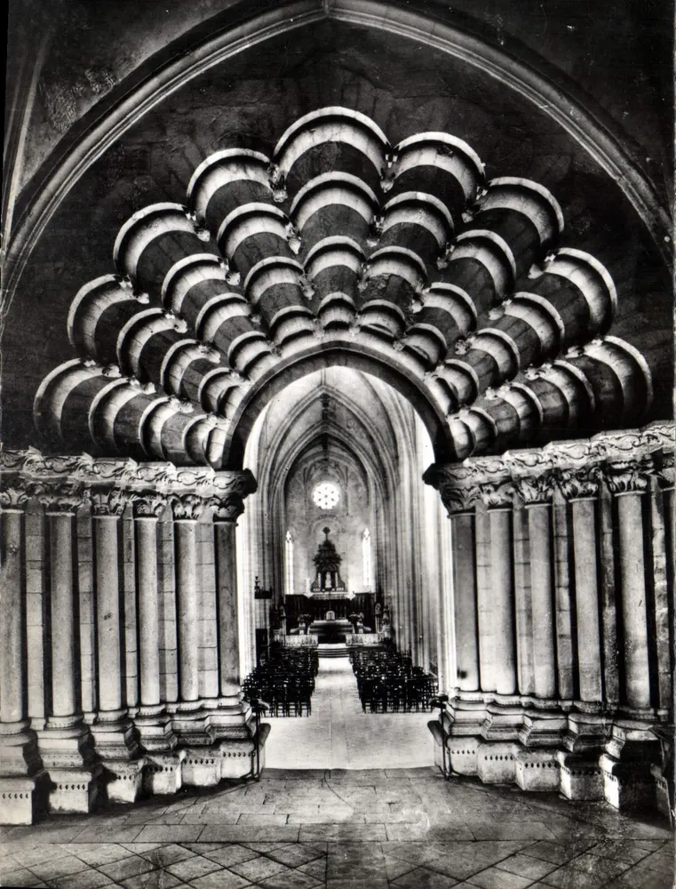 Abbey Church of N.D. of Celles — Polylobed Portal at Voussures — N. ESCUYER und Söhne, Druckerei, Lyon - Vorderseite
