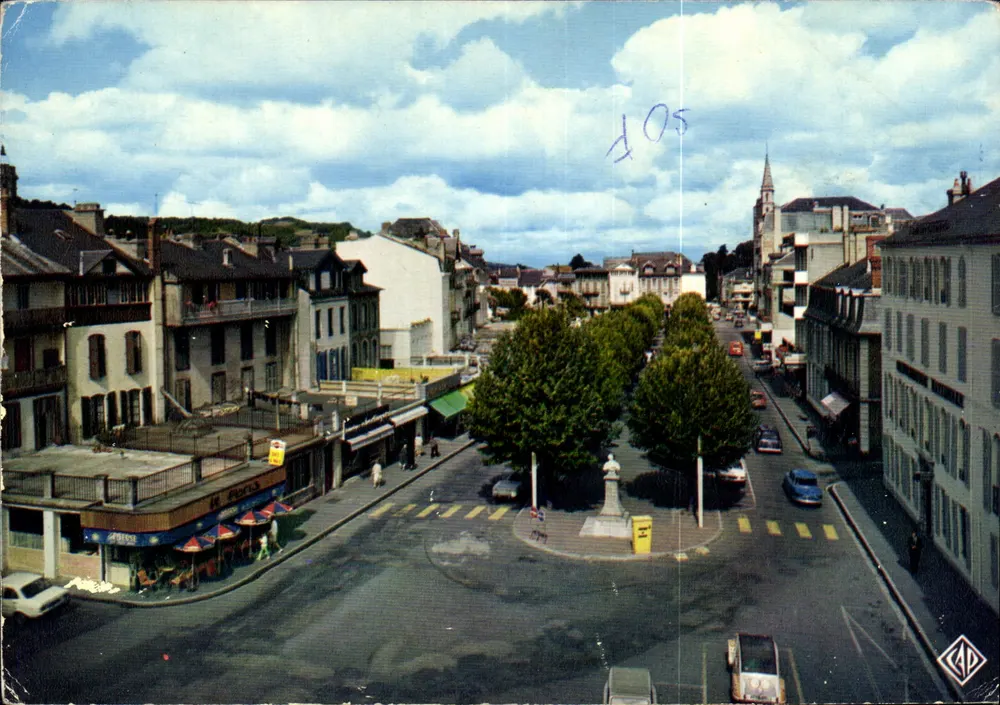 Bagnères-de-Bigorre — Avenidas dos Coustous — Elnacap - Frente