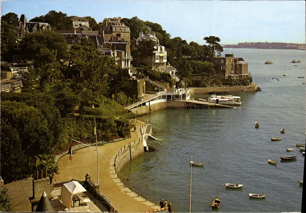 Dinard (Ille-et-Vilaine) — A cale das Vedettes — Les Éditions du Gabier, série XN108 - Frente