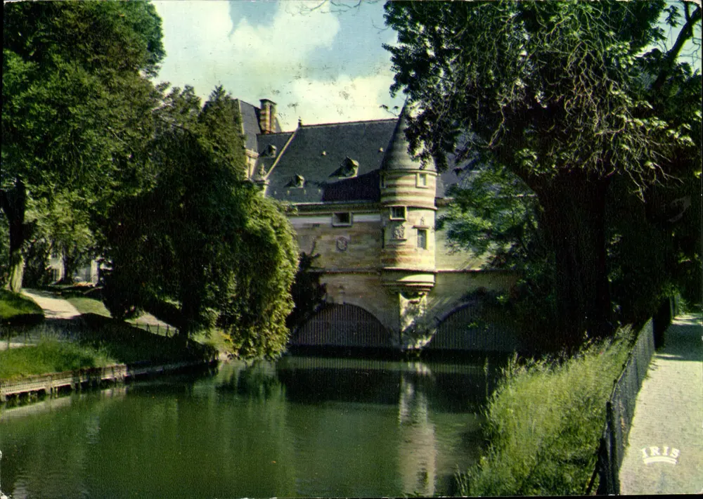 Castelo de Châlons-sur-Marne — vista do castelo com canal — editor IRIS, n° 102 - Frente