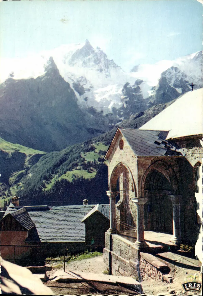 In Cisans — Die Kirche der Terrassen und die Môle (3.983 m) — IRIS - Vorderseite