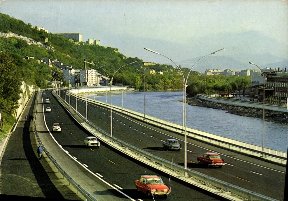 Chegada a Grenoble pela autoestrada A48 — Éditions Spadem, n°38 - Frente