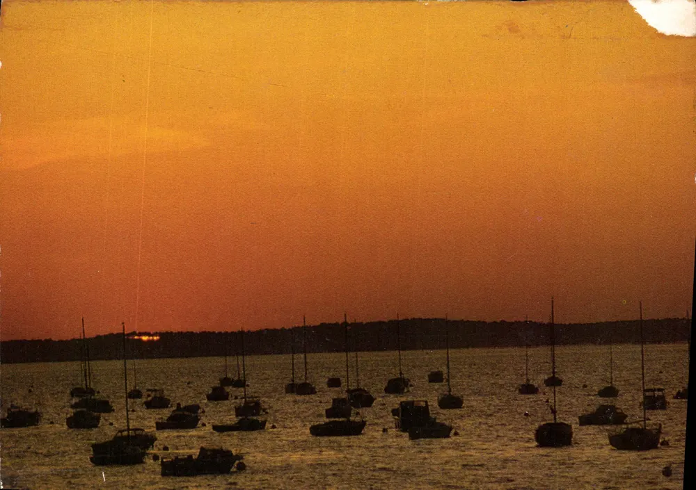Arcachon (Gironde) — Sonnenuntergang über den Hafen — Éditions & Impressions Combier, n° C3 33009-1-0032 - Vorderseite