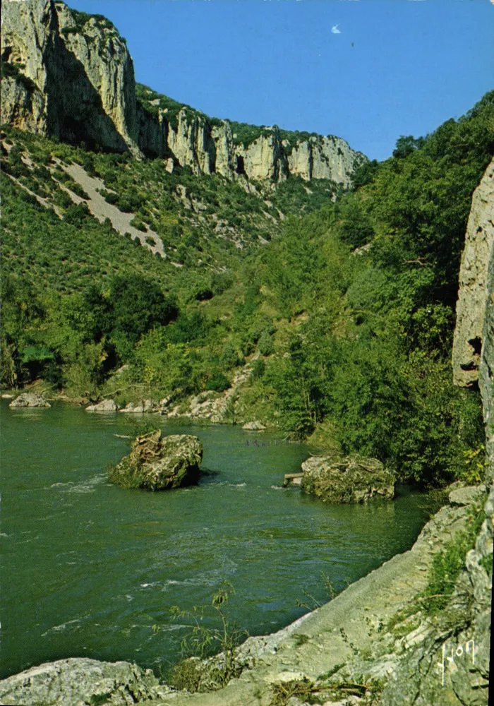 Gorges do Tiouret — entrada das Gorges — Office du Tourisme Pont d'Arc - Frente