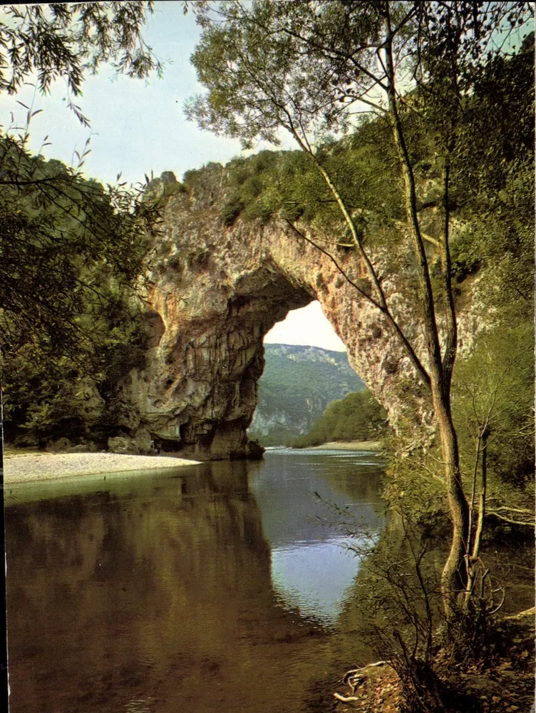 Die Schluchten der Ardèche — Pont d'Arc (Öffnung 55 m.) — Éditions J. Cellard, SPADÈM - Vorderseite