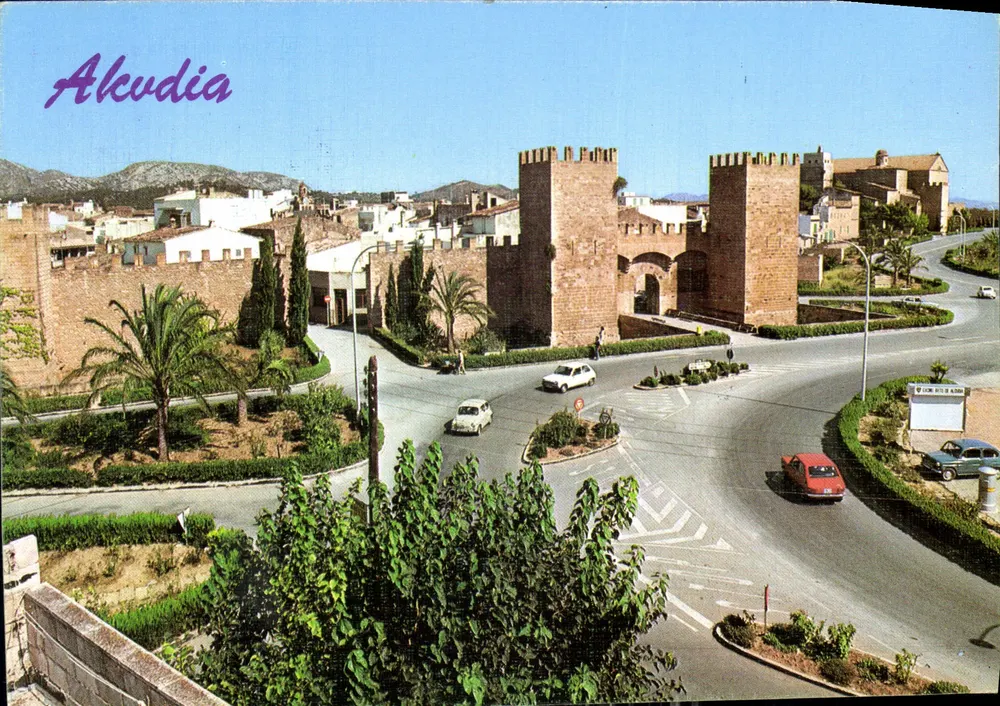 Alcudia — vista da porta fortificada — editor N° 1.561 - Frente