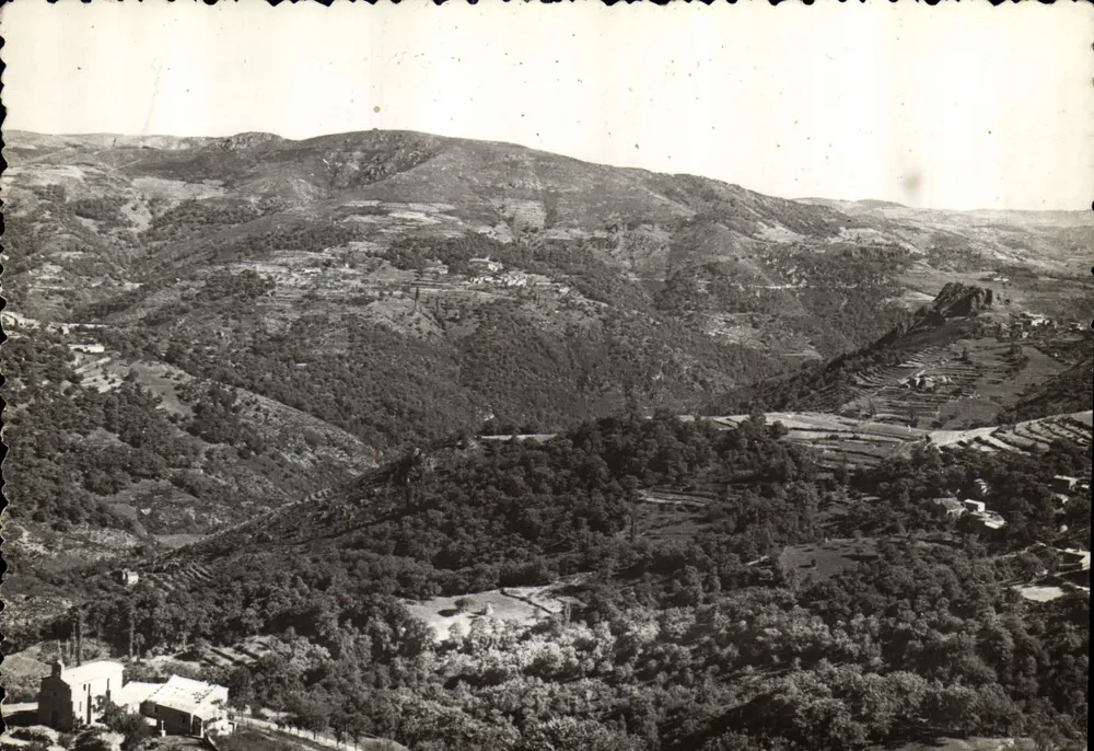 Paisagem de montanhas e vales — Cravette (Costa Azul) — editor não identificado, número de série ilegível - Frente