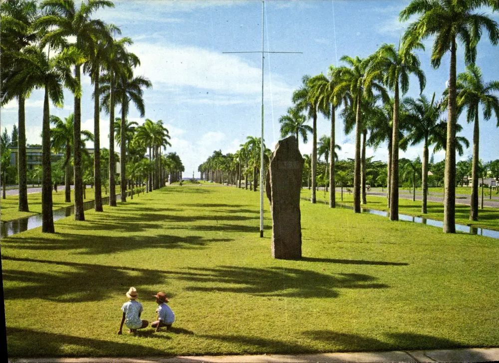 Madagascar - Ivolo, de Avenue de l'Indépendance — Uitgave TANANARIVE, n°142 - Voorkant