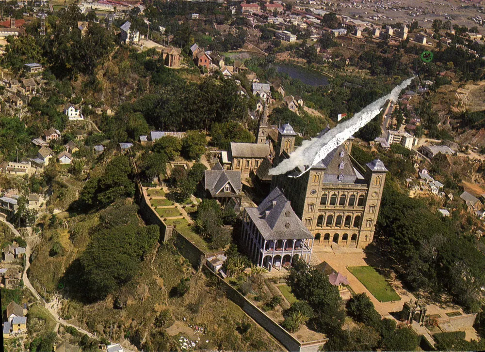 Madagascar — Luftbild des Palastes der Königin in Antananarivo — Editions Lémurie, n° 00985 - Vorderseite