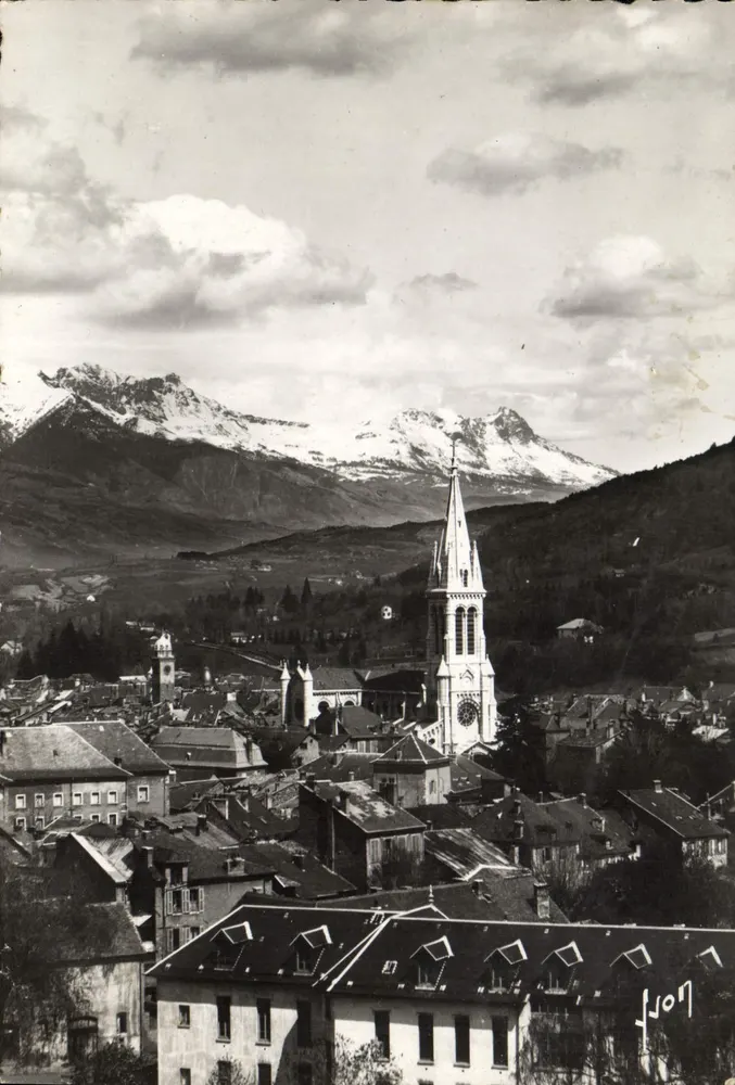 Juvion — Panoramablick mit Kirche und schneebedeckten Bergen — Éditions d'Art 'Yvan', Paris - Vorderseite