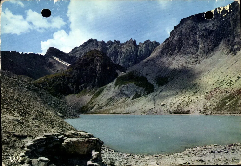 Lago das Béraudes — Montanhas alpinas — Editor LUMICAP - Frente