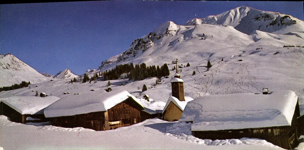 Inverno nas Alpes — vista de aldeia nevada com igreja — editor Minicolor, n° 2739 - Frente