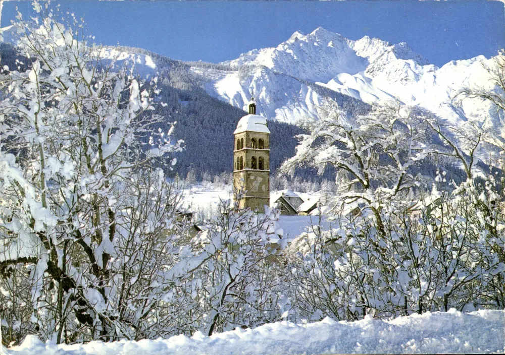 Bahnhof Serre-Chevalier — Winteransicht mit Kirchturm — Éditions F. Francou - Vorderseite