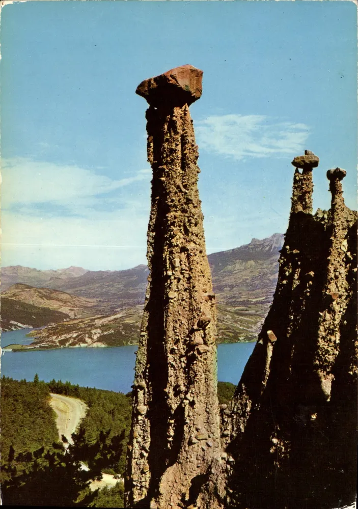 As Moças Cabeçudas do Sauge — As Alpes — Edições das Alpes - Frente