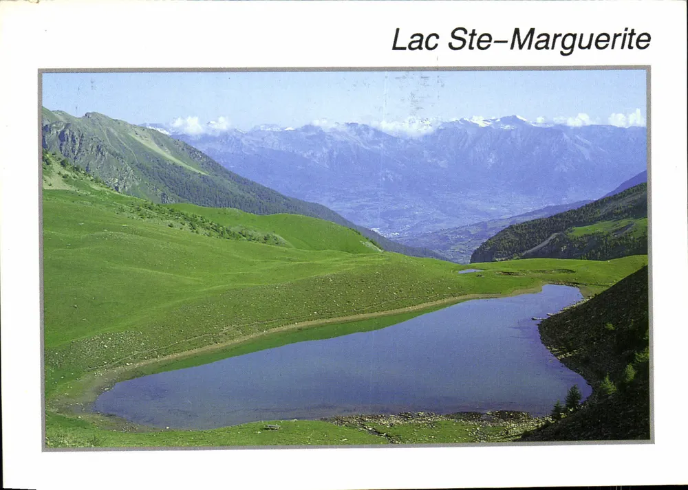 Jezioro Ste-Marguerite — widok panoramiczny — Fotografia Guétin, Wyłączna Wydawnictwo Prasy - Awers