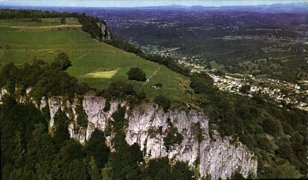 Bort-les-Orgues — Luftbild der Orgues und des Plateaus der Monts-Dore — Ciné Photo Sully, n°133 - Vorderseite