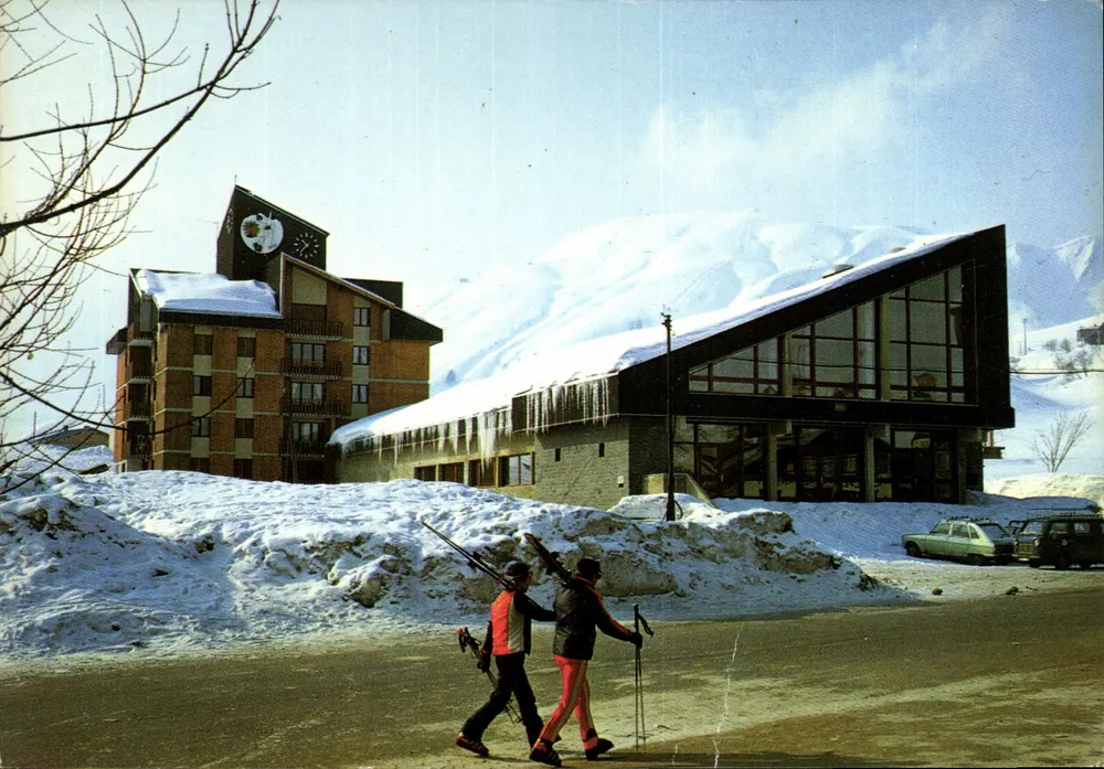 La Toussuire — Skistation — Tourismusbüro - Vorderseite
