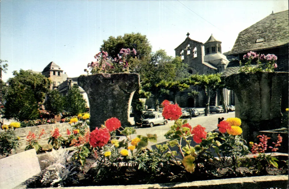 Aubazine (Corrèze) — Os canteiros de flores — Mexichrome - Frente