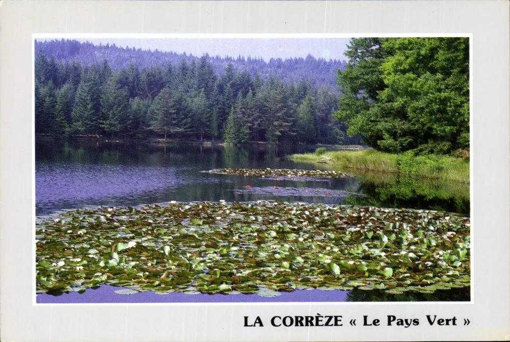 La Corrèze « Le Pays Vert » — paisagem lacustre com nenúfares — edição France Regard - Frente